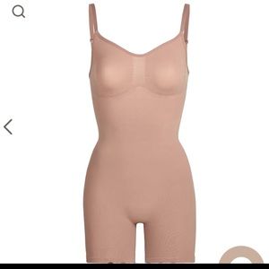 SKIMS SCULPTING BODYSUIT MID-THIGH with OPEN GUSSET (S/M) Sienna color